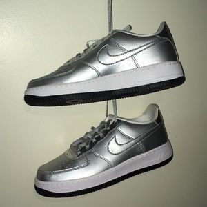 Nike Air Force 1 in Silver